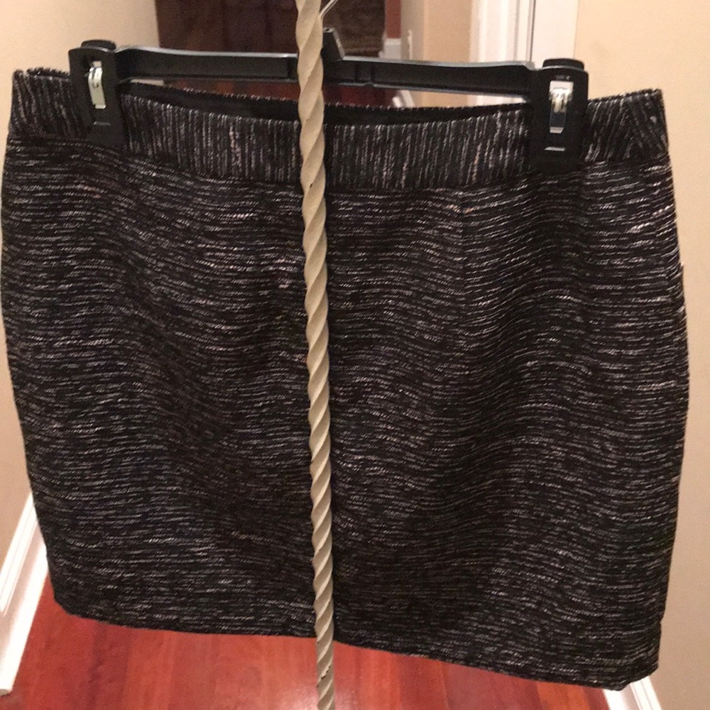 Skirt w/ Pockets! - Picture 6 of 7